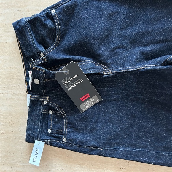 Brand New Aritzia Levi’s HIGH LOOSE Jeans - Picture 4 of 5